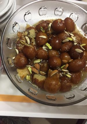 A picture of Gulab jamun.