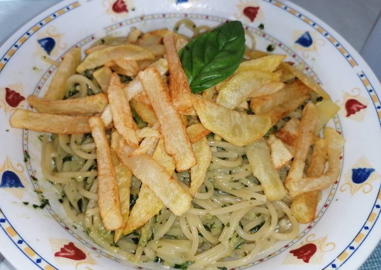 How to Make Veloce Spaghetti al pesto con patatine fritte🍟