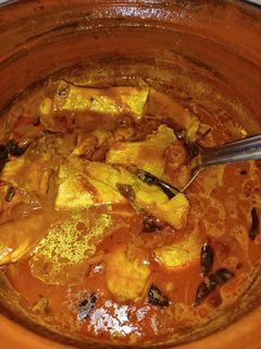 மீன் குழம்பு(meen kulambu recipe in tamil) செய்முறை முக்கிய புகைப்படம்