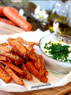 Una foto de Snacks de zanahoria con salsa de yogur
