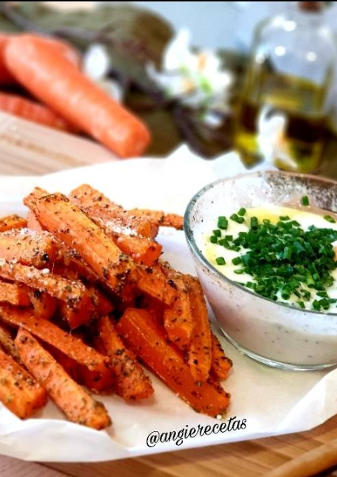 Una foto de Snacks de zanahoria con salsa de yogur
