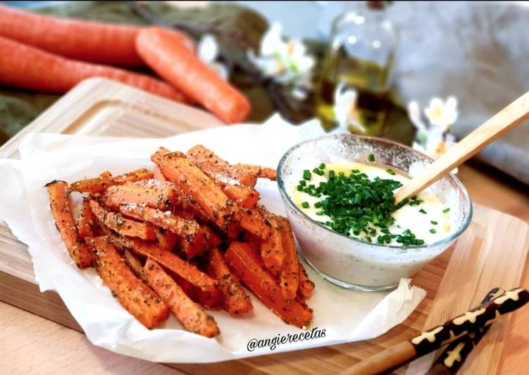 
  Snacks de zanahoria con salsa de yogur
