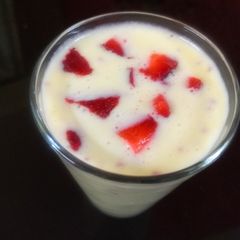 A picture of Banana apple smoothie.