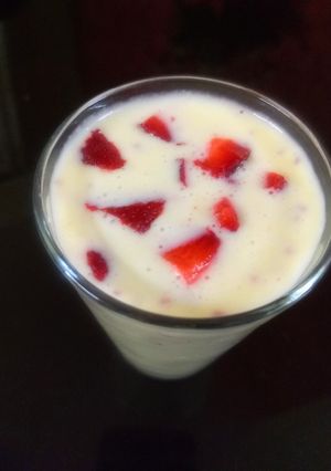 A picture of Banana apple smoothie.