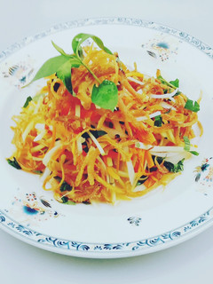 Hình của món Gỏi xoài khô mực chiên.