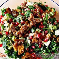 A picture of Salad with arugula, pomergranate and honey.