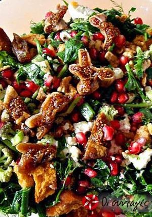 A picture of Salad with arugula, pomergranate and honey.
