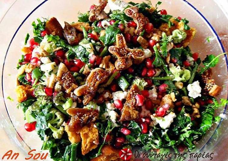 How to Prepare Delicious Salad with arugula, pomergranate and honey