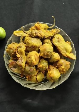 ગુંદા મરચાં નું ભરેલું શાક (Gunda Marcha Bharelu Shak Recipe In Gujarati) રેસીપી મુખ્ય ફોટો