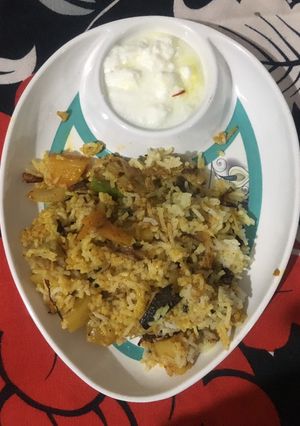 વેજ.બીરયાની(Veg Biryani Recipe in Gujarati) રેસીપી મુખ્ય ફોટો