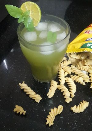 આદું લીંબુ ફૂદીના શરબત (Ginger Lemon Pudina Sharbat Recipe In Gujarati) રેસીપી મુખ્ય ફોટો