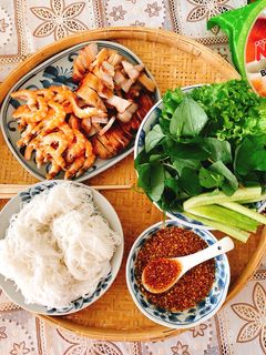 Hình của món Thịt rim nước dừa,Tôm hấp, cuốn bánh tráng.