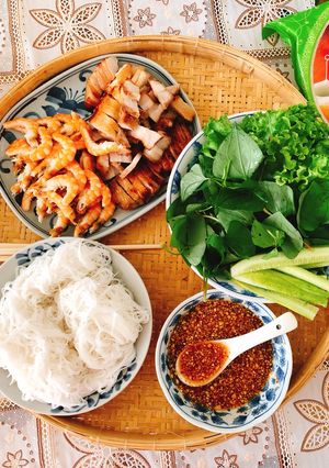 Hình của món Thịt rim nước dừa,Tôm hấp, cuốn bánh tráng.