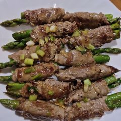A picture of Beef Asparagus Rolls.
