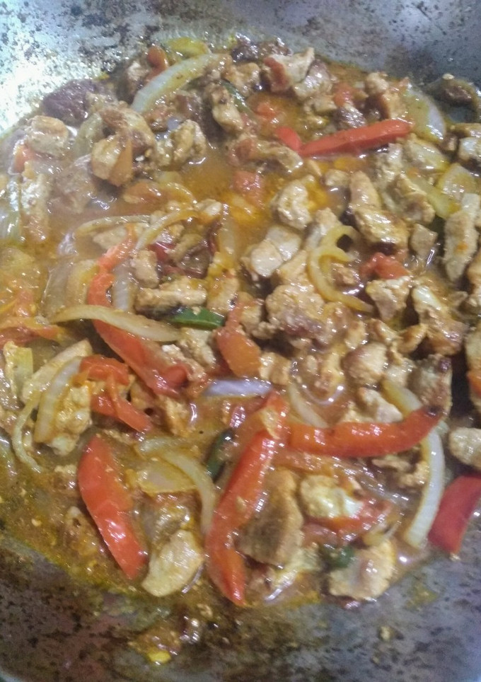Una foto de Carne de puerco en salsa de naranja 😋🍊