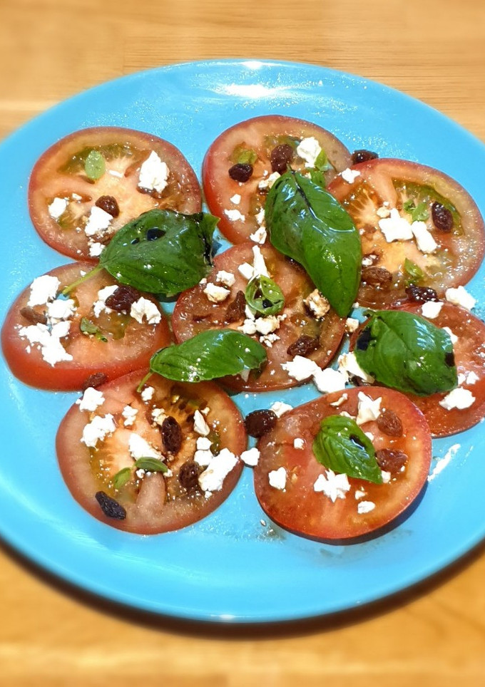 Una foto de Carpaccio de tomate