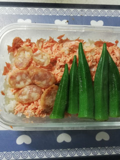 鮭魚臘腸便當 的食譜成品照片