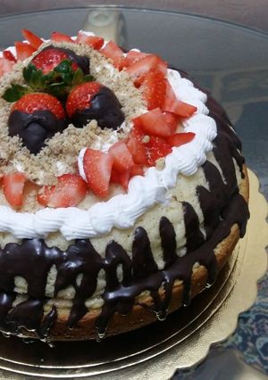عکسی از دستور کیک وانیل و توت فرنگی
