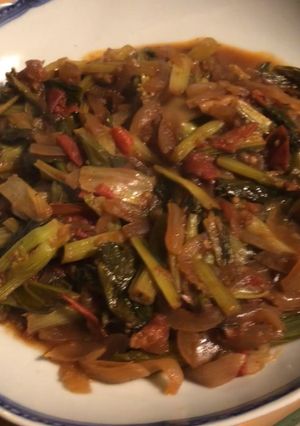 Une photo de Choy sum sauté oignon ail et tomates