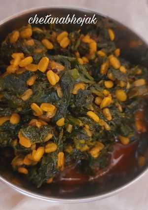 पालक मुग डाळ भाजी (palak moong daal bhaji recipe in marathi) रेसिपी चे मुख्य फोटो
