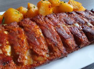 O poză a rețetei Costiță de porc la cuptor cu miere și cartofi.