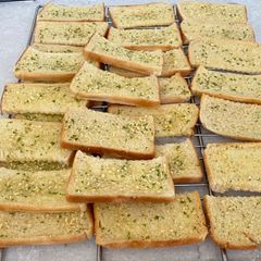 A picture of Garlic Butter Crispy Bread.