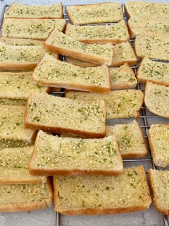 A picture of Garlic Butter Crispy Bread.