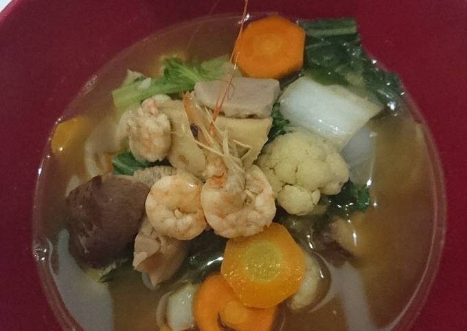 Tom yum seafood