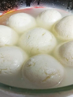 रसगुल्ला (Rasgulla recipe in Hindi) रेसिपी मुख्य फोटो