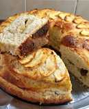 Rosca rellena de manzanas y pasas de uva