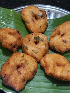 உளுந்து வடை(ulunthu vadai recipe in tamil) செய்முறை முக்கிய புகைப்படம்