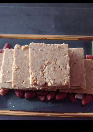 A picture of Peanute leyard Chikki.