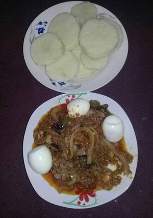A picture of Boiling yam with fish sauce.