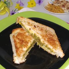 A picture of Corn sandwich.