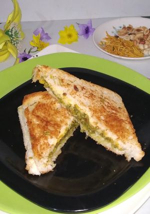 A picture of Corn sandwich.