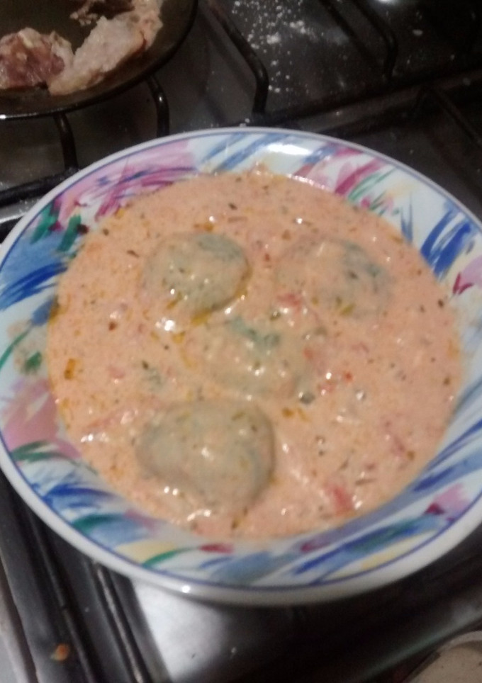 Una foto de Malechos o Malfati con salsa Rosa y otra también