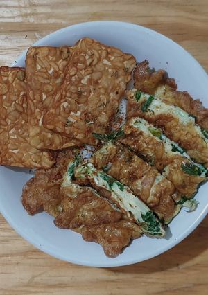 Foto resep Easy Recipe: Goreng Tempe & Dadar Telur