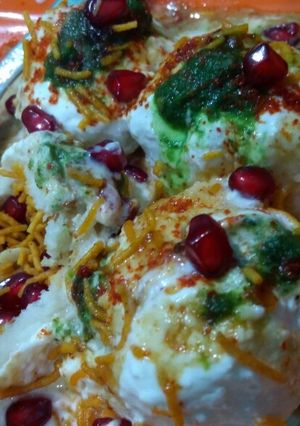A picture of Bread ke instant DAHI BHALLE.