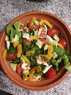 Una foto de Ensalada buena opción para cenar!
