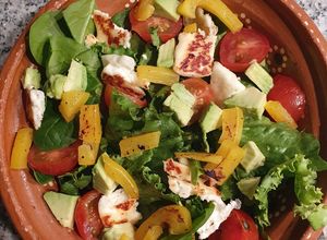 Una foto de Ensalada buena opción para cenar!
