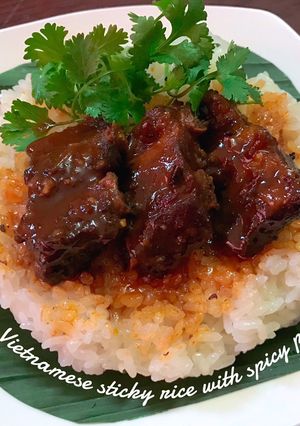 Hình của món Xôi sườn cay Hà Nội.