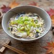Soupe de nouilles Udon aux œufs et aux champignons de Paris