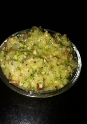 मराठवाडा स्पेशल कांदा कैरीची (kanda kairichi chutney recipe in marathi) रेसिपी चे मुख्य फोटो 