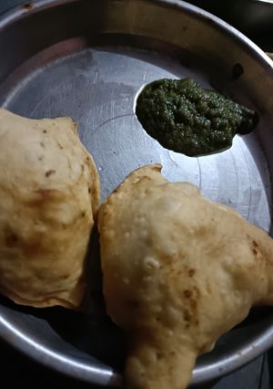 समोसे (samose recipe in Hindi) रेसिपी मुख्य फोटो