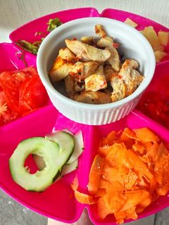 Una foto de Almuerzo colorido nutritivo