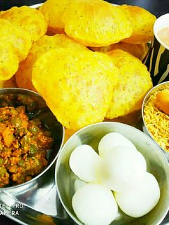 पीली  पूरी (Pili puri recipe in hindi) रेसिपी मुख्य फोटो