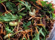 Una foto di lenticchie insalata