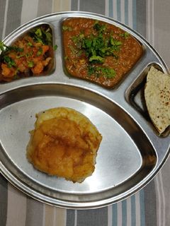 પાવભાજી(pav bhaji recipe in gujarati) રેસીપી મુખ્ય ફોટો