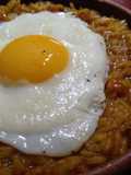 Cocina en crisis: Guiso de arroz amarillo coronado con 1 huevo