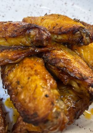 Una foto de Alitas de pollo con mayonesa de ajos confitados en Airfryer Cosori